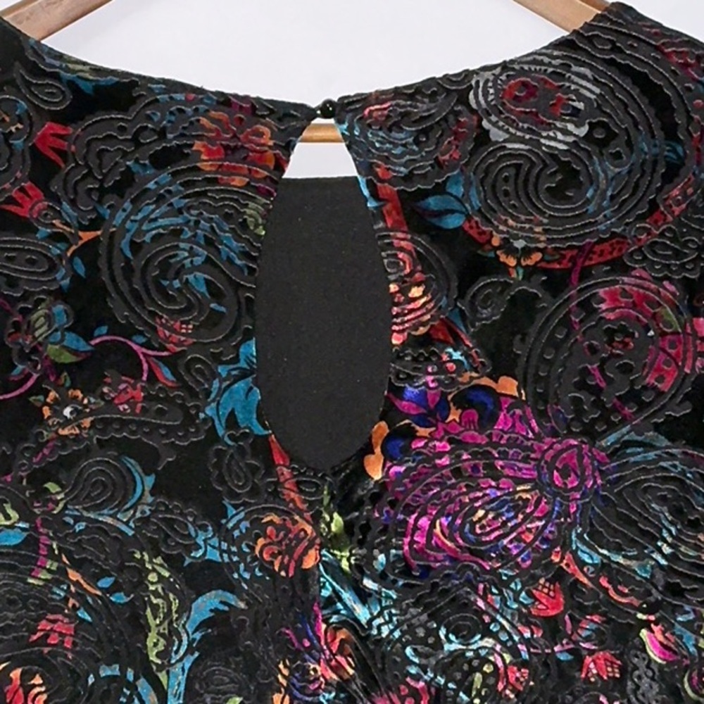 Beautiful Black Dress from eci. Size M. Black Velvet with beautiful colors. - Picture 4 of 10